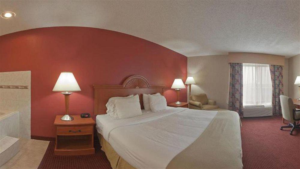 Quality Inn & Suites Lawrenceburg Exteriör bild
