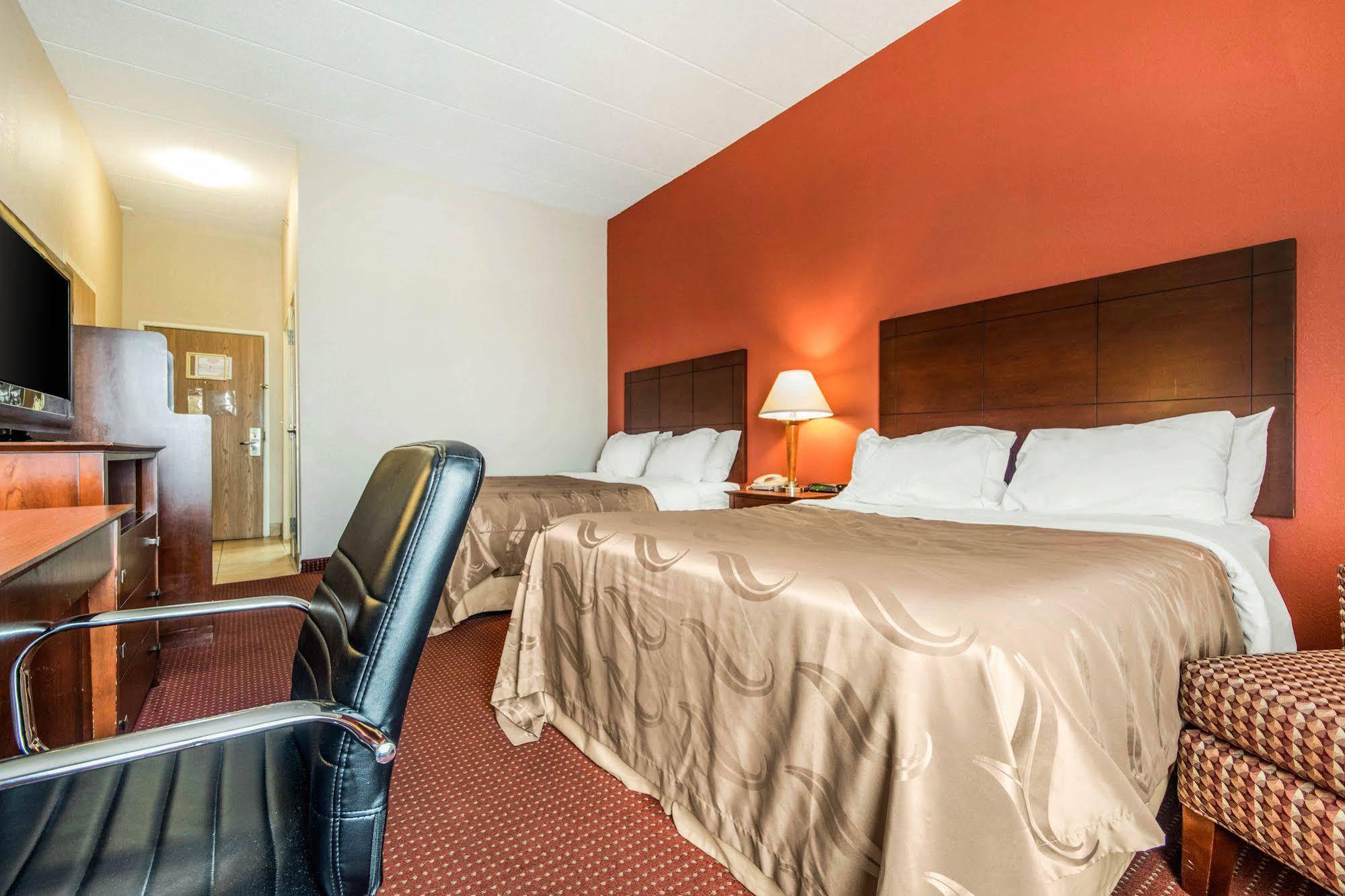 Quality Inn & Suites Lawrenceburg Exteriör bild