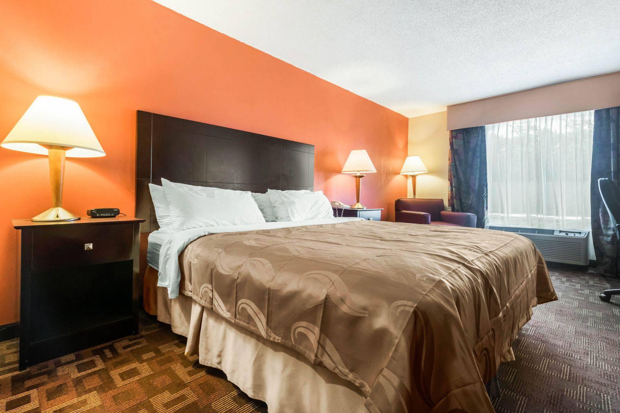 Quality Inn & Suites Lawrenceburg Exteriör bild