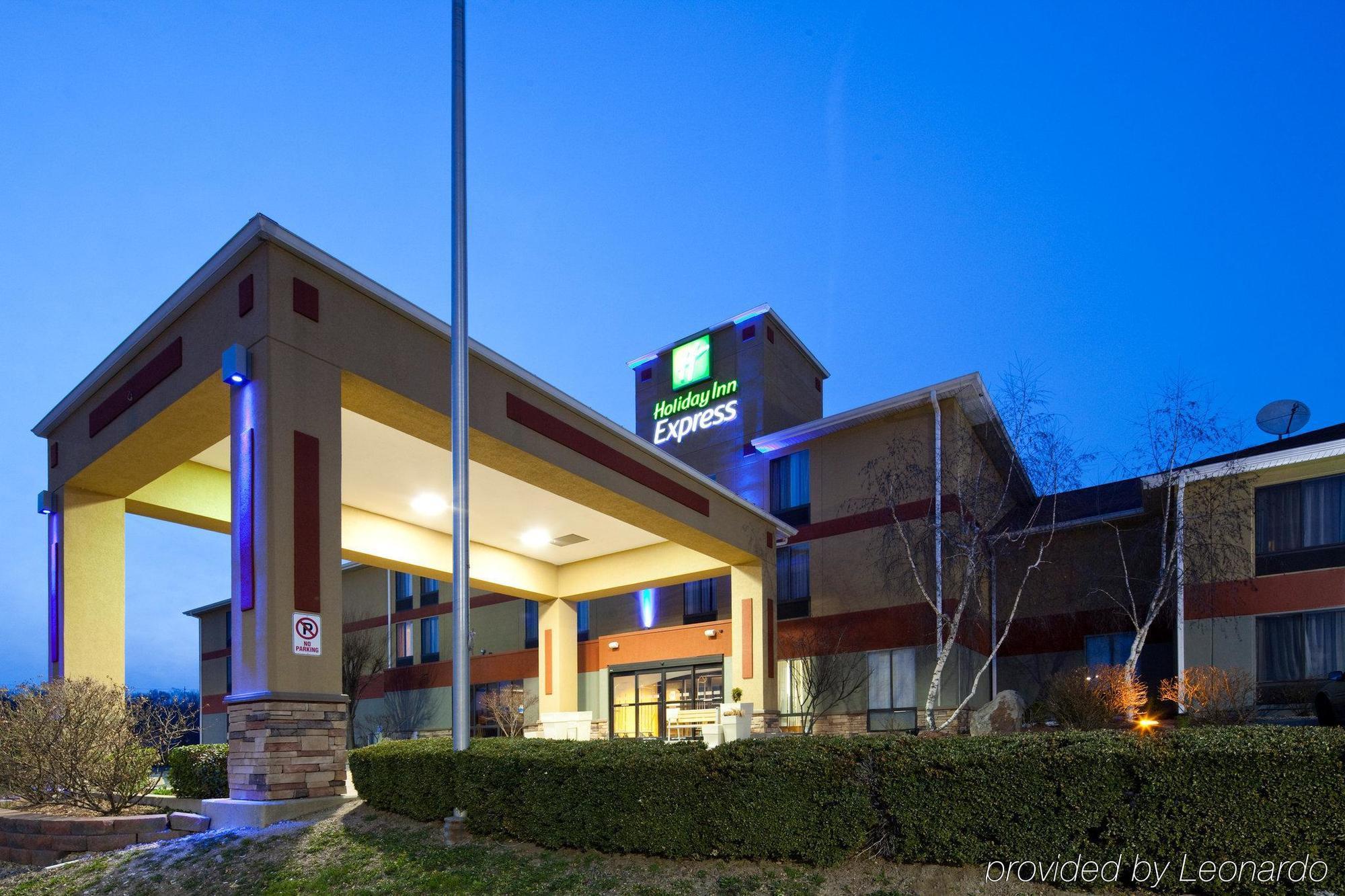 Quality Inn & Suites Lawrenceburg Exteriör bild