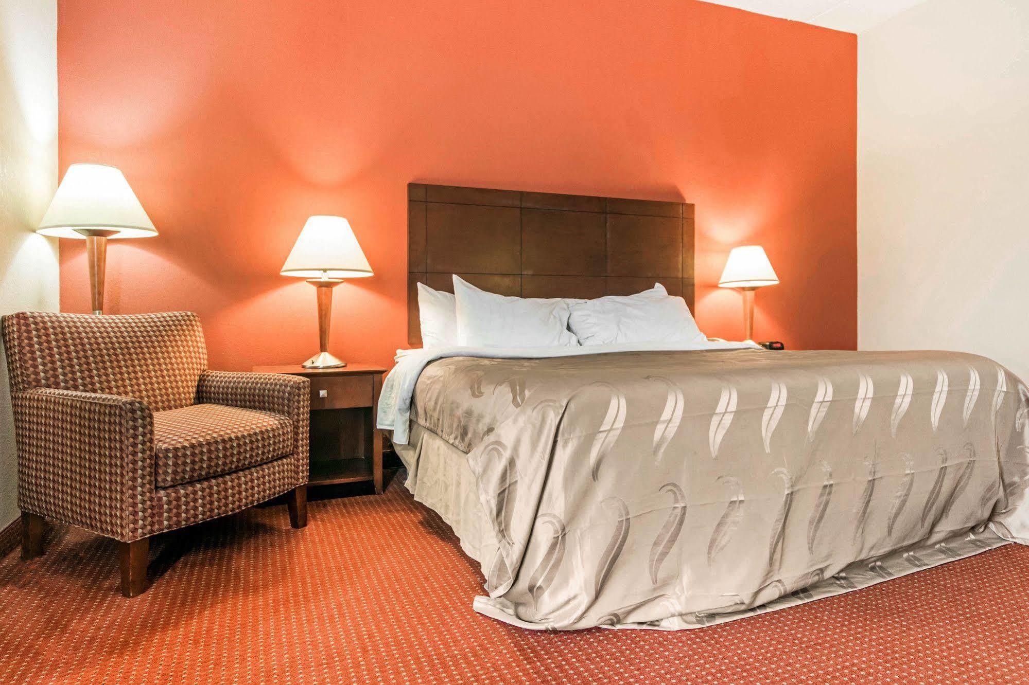 Quality Inn & Suites Lawrenceburg Exteriör bild