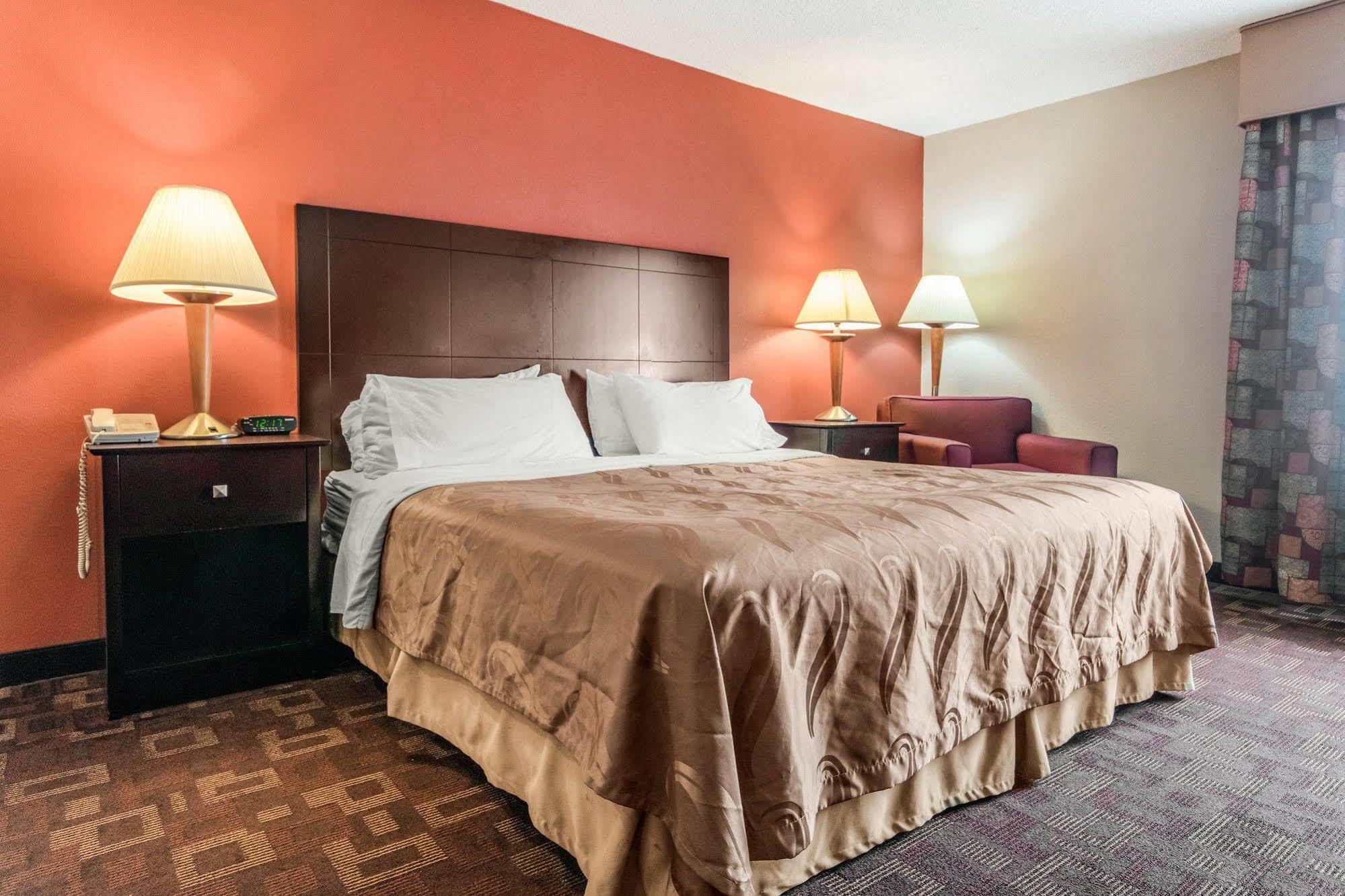 Quality Inn & Suites Lawrenceburg Exteriör bild