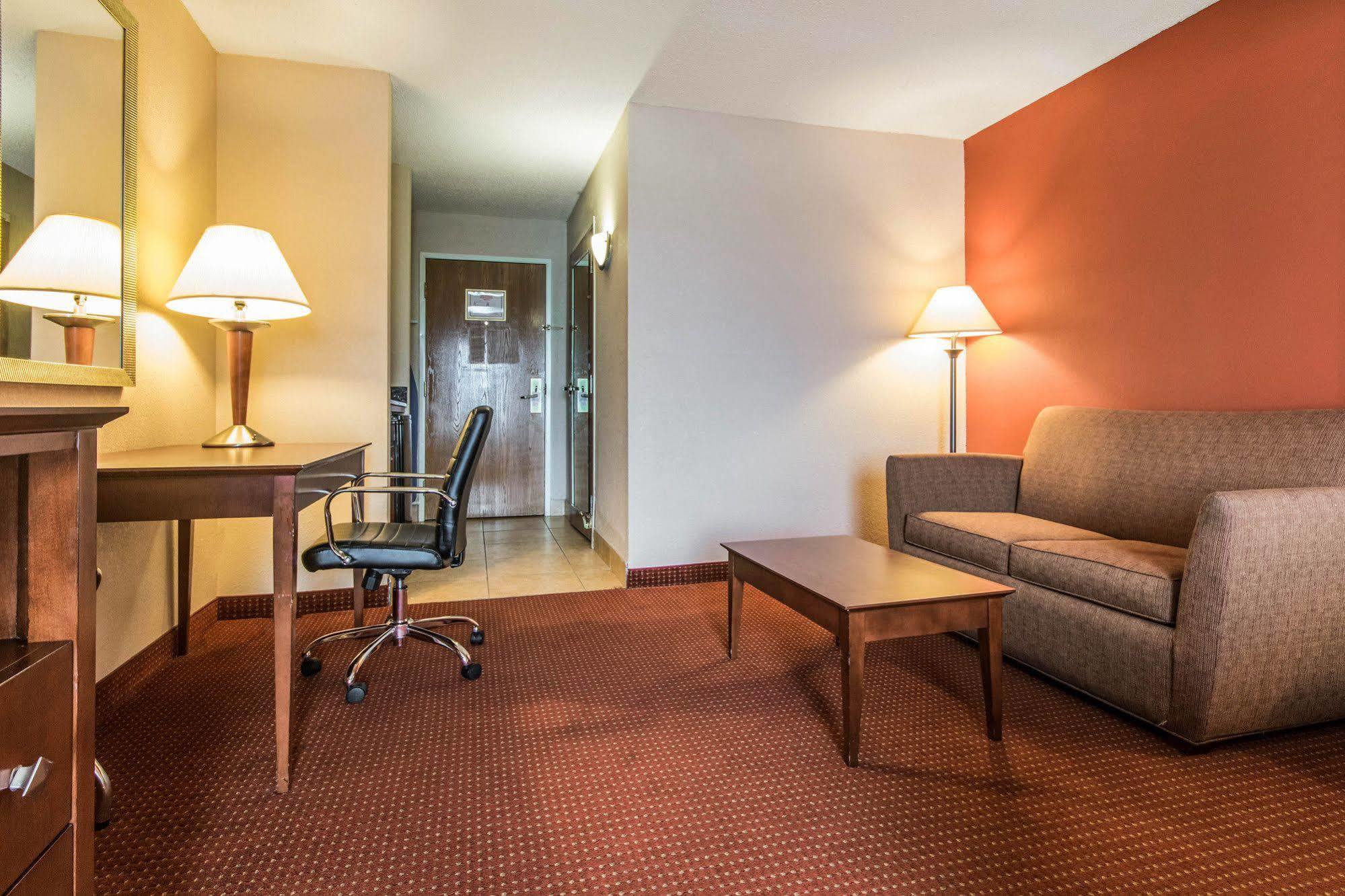 Quality Inn & Suites Lawrenceburg Exteriör bild
