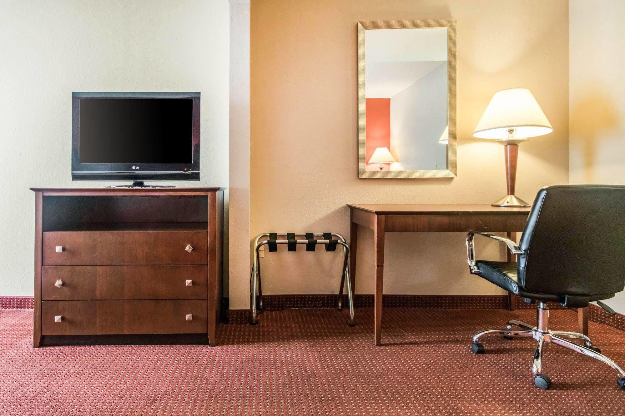 Quality Inn & Suites Lawrenceburg Exteriör bild
