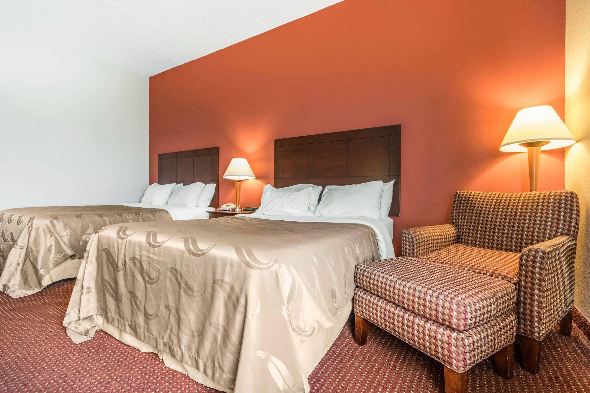 Quality Inn & Suites Lawrenceburg Exteriör bild