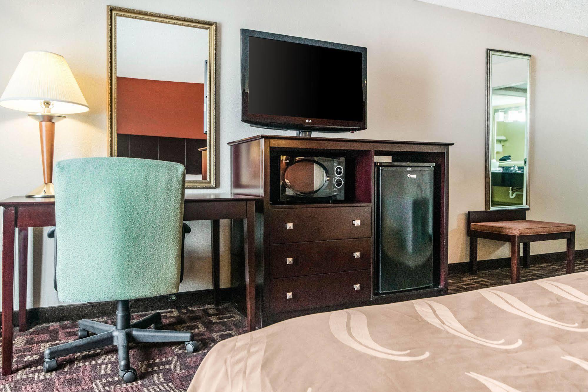 Quality Inn & Suites Lawrenceburg Exteriör bild