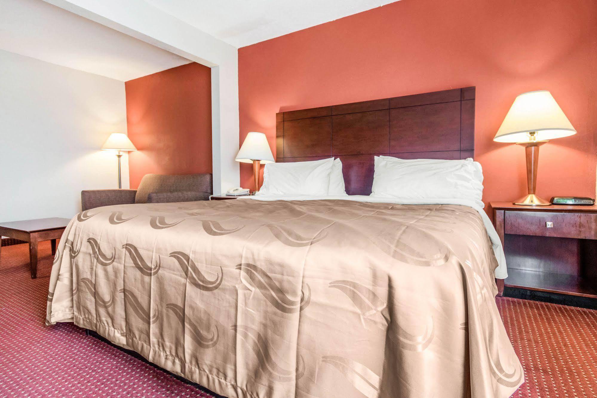 Quality Inn & Suites Lawrenceburg Exteriör bild
