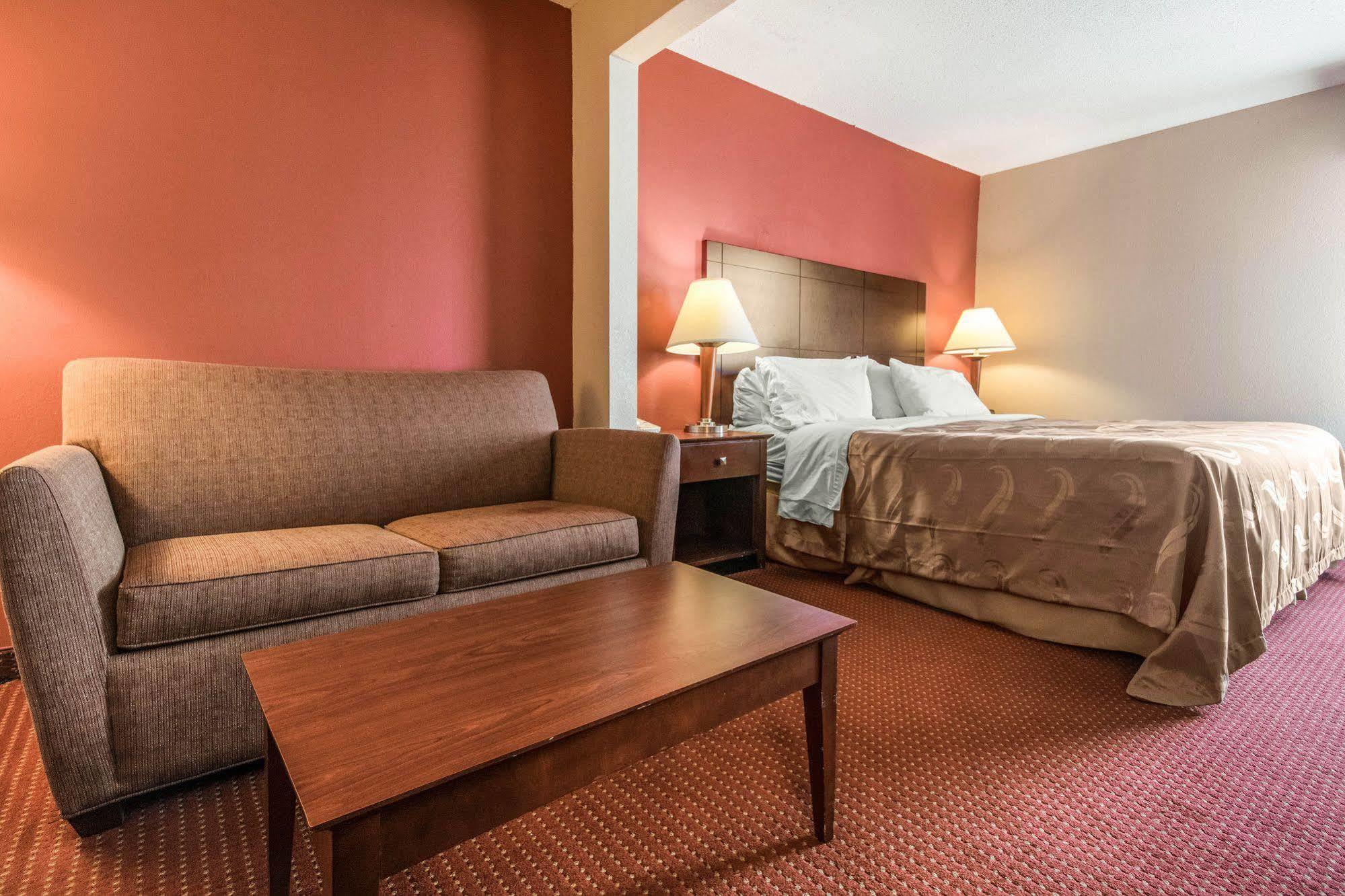 Quality Inn & Suites Lawrenceburg Exteriör bild