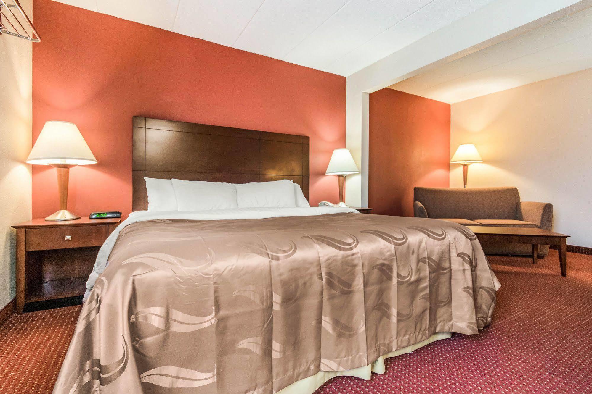 Quality Inn & Suites Lawrenceburg Exteriör bild