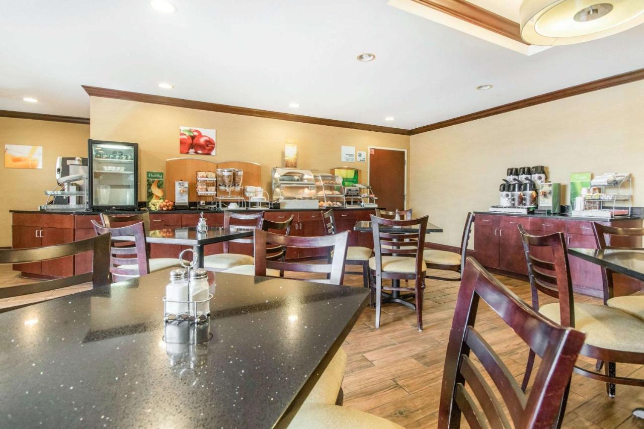 Quality Inn & Suites Lawrenceburg Exteriör bild
