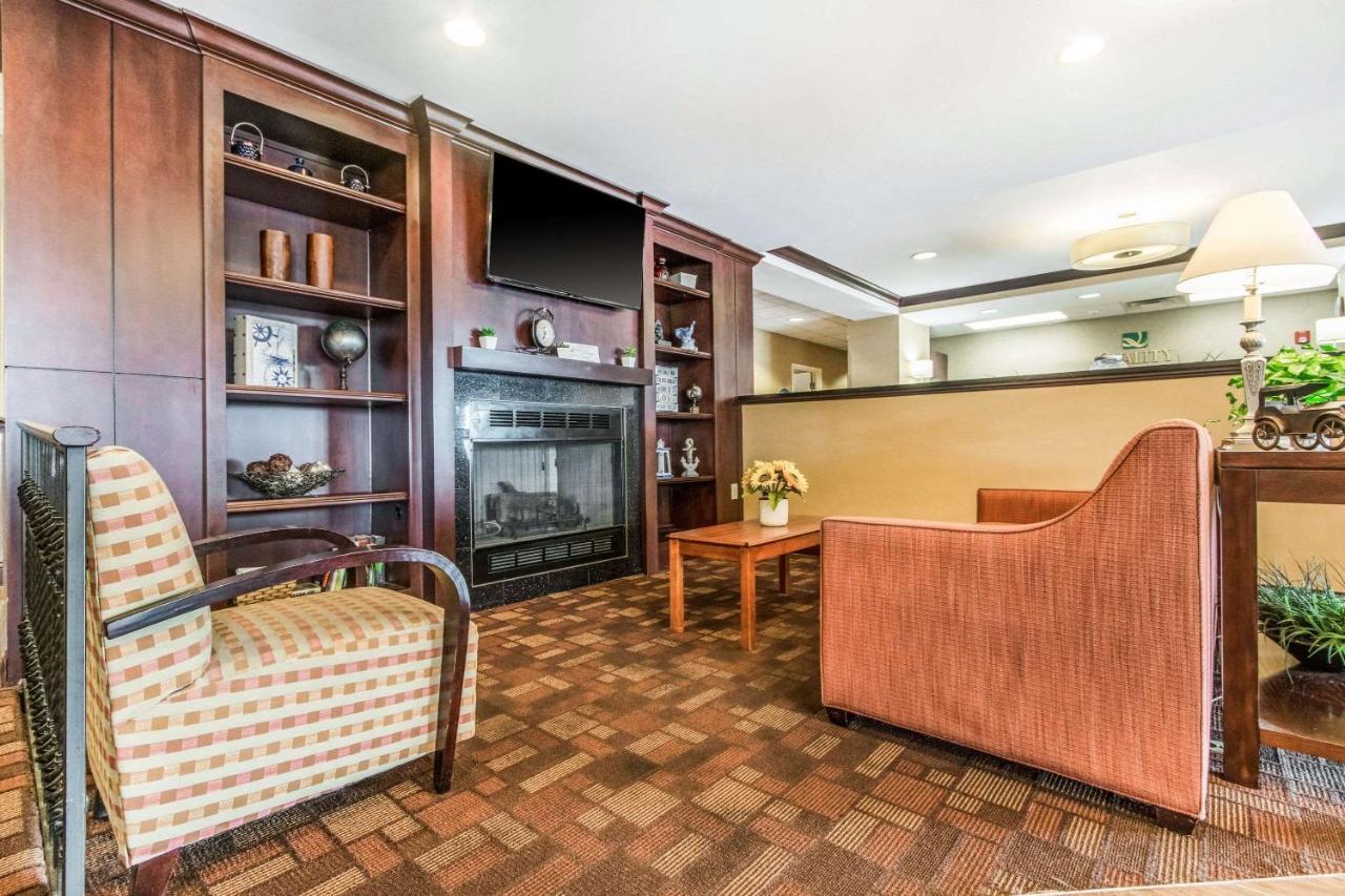 Quality Inn & Suites Lawrenceburg Exteriör bild